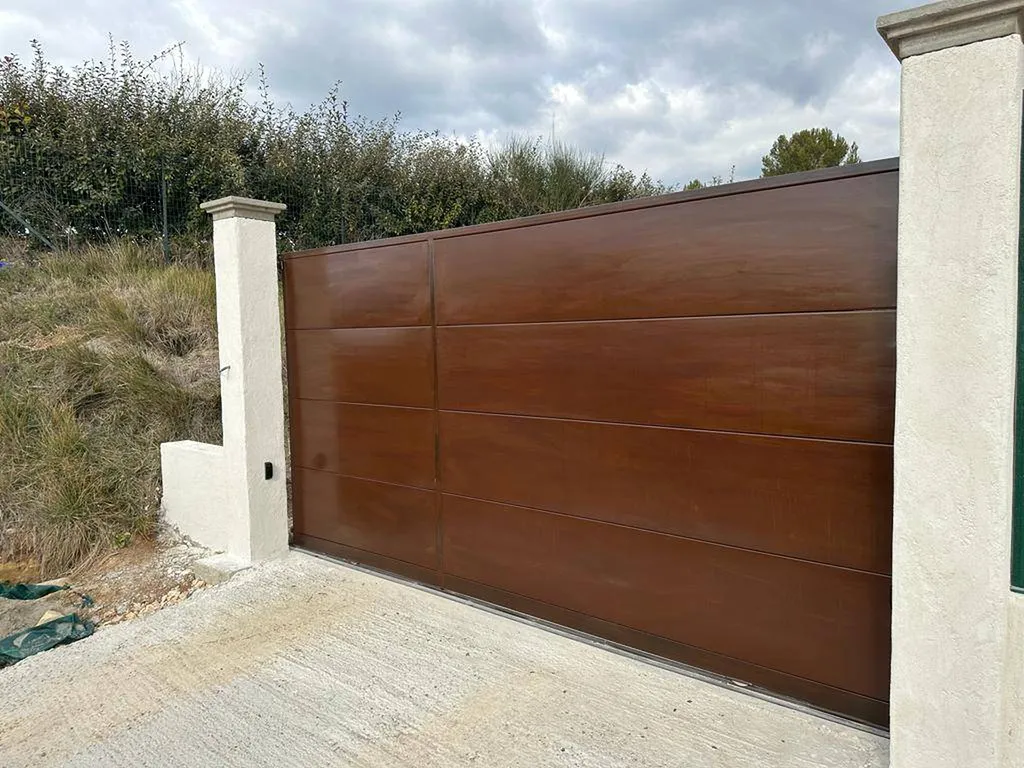 portail coulissant sur mesure acier peynier