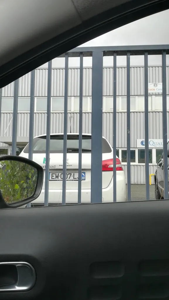 Telsa berline noire moins de 100000km