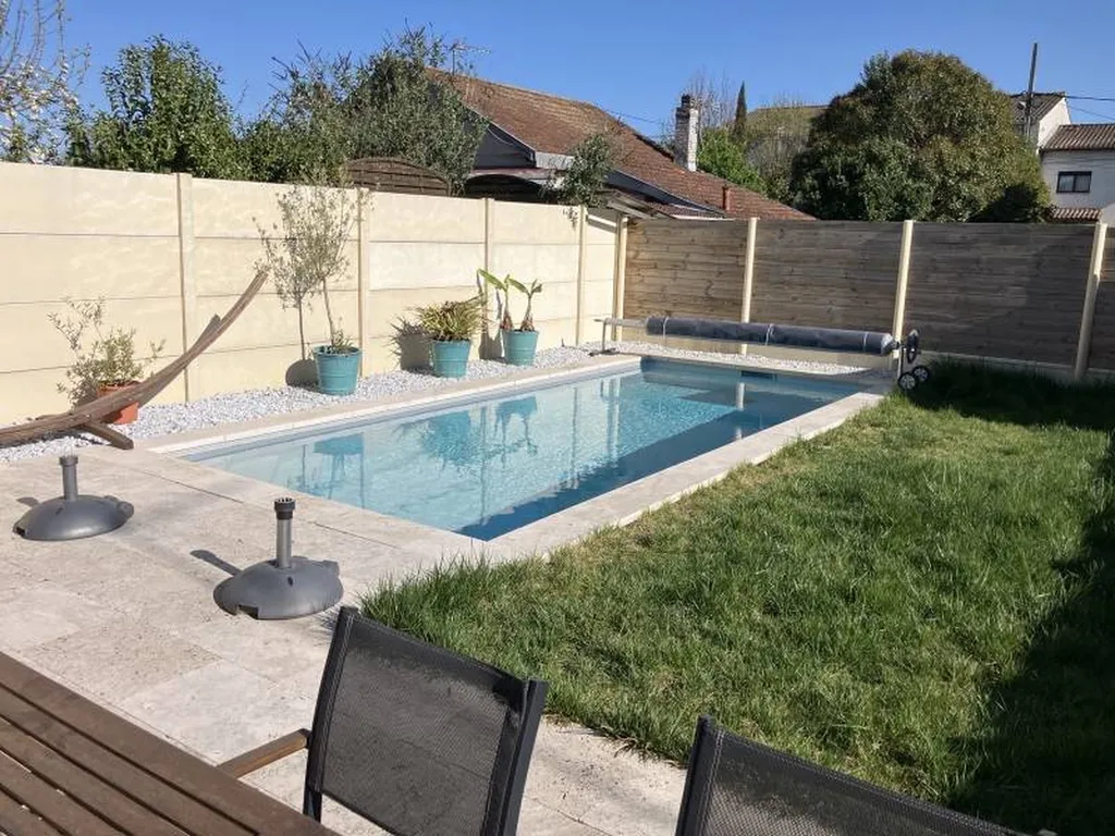 Construction d'une piscine traditionnelle à Cenon près d'Ambarès et Lagrave