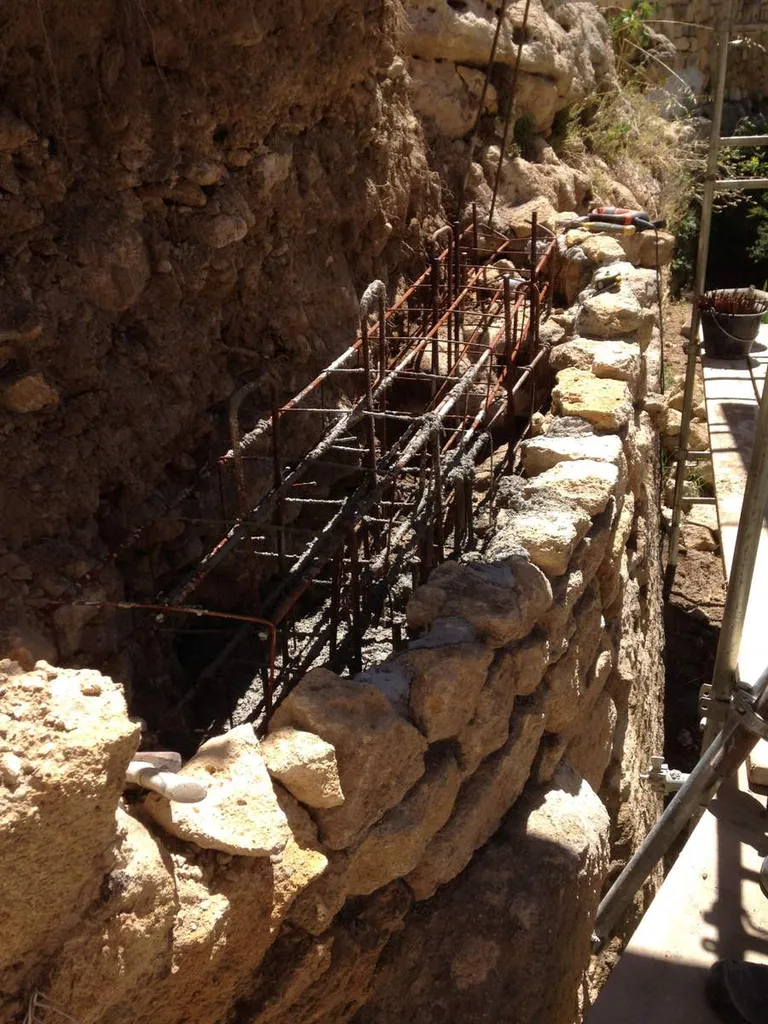 Rénovation d'un mur de soutènement à salon-de-Provence-Élaboration de la longrine