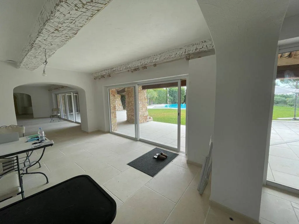 Sol interieur beige pierre natuelle 