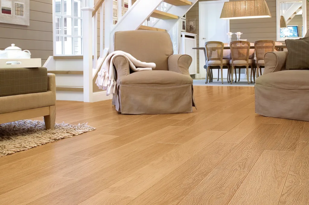 Stratifié QUICKSTEP UF896 chêne verni naturel