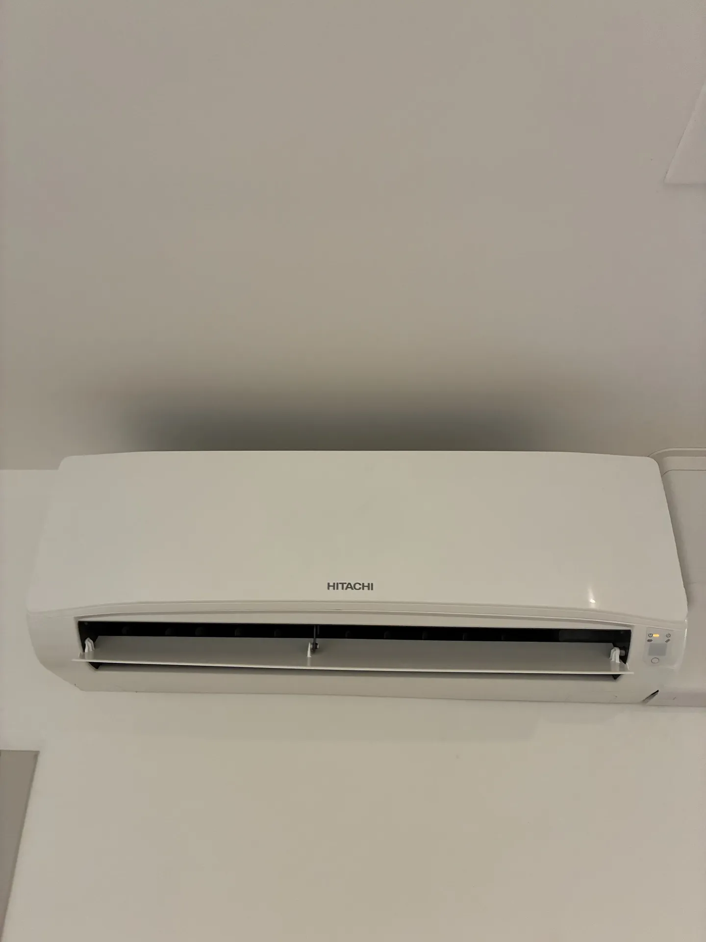 Unité intérieure HITACHI AirHome 400 installé par PROXICLIM