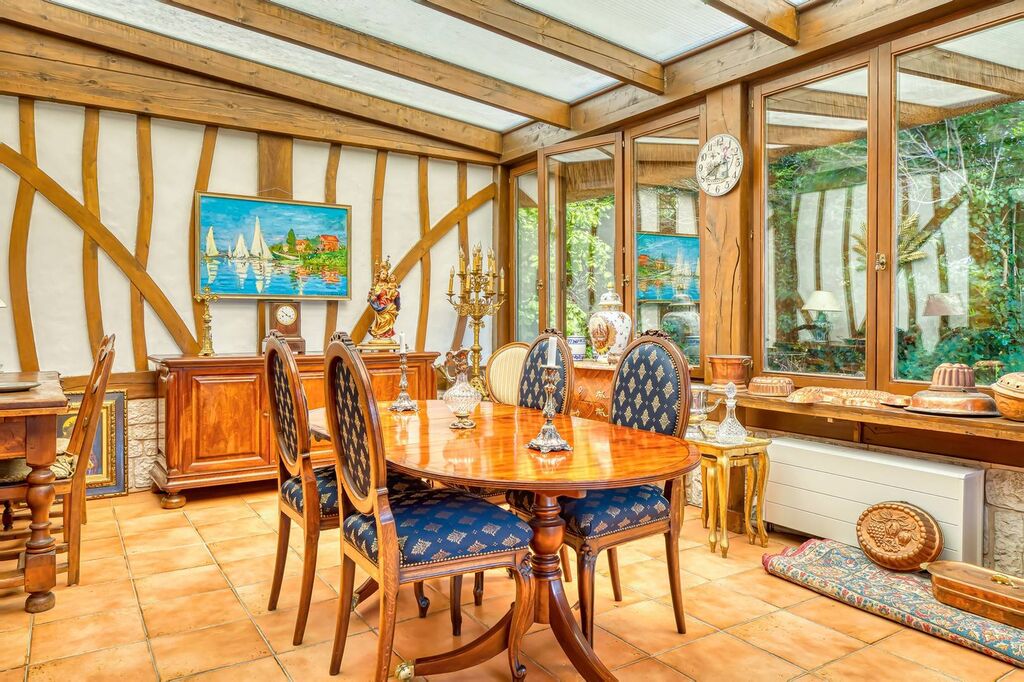 Vente maison de caractère avec ascenseur : Accès étage facilité, idéal résidence principale ou secondaire.