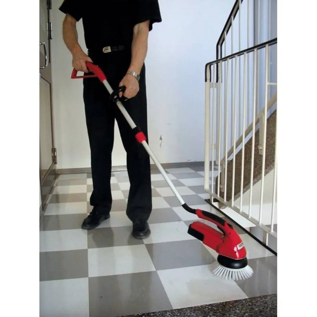 utilisation de la monobrosse scrubby sur du carrelage