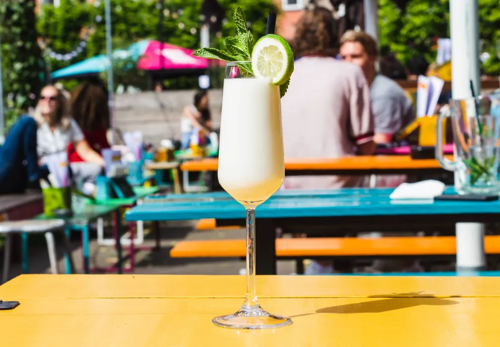Animation d'un bar à cocktails pour votre anniversaire à Saint Tropez