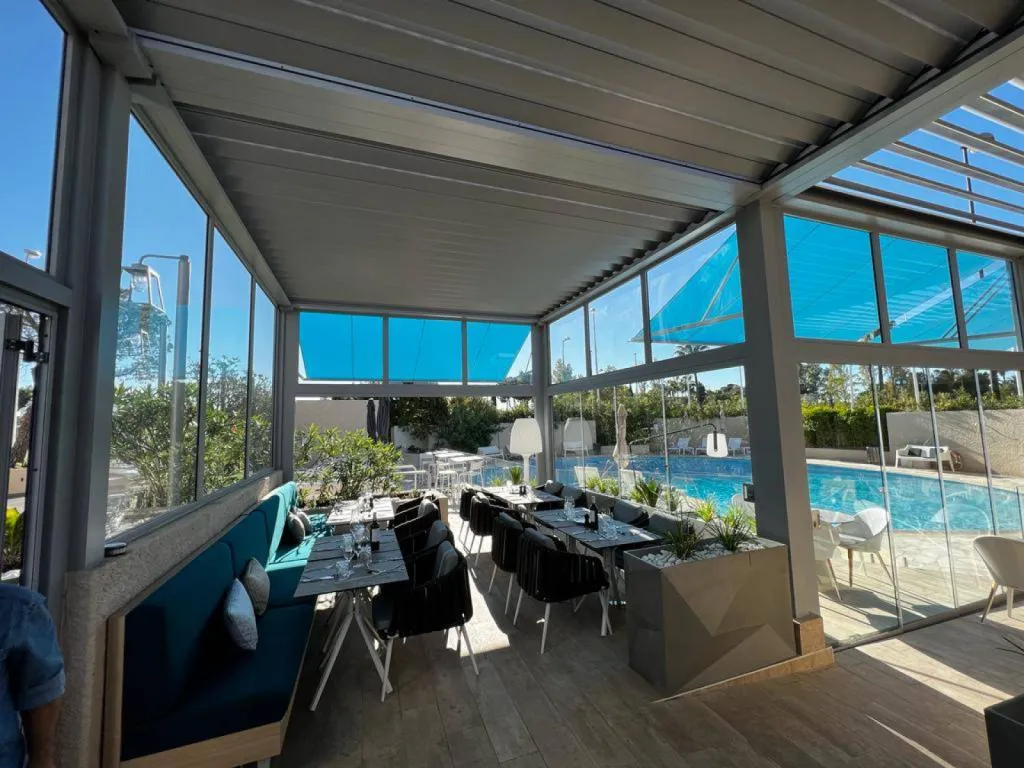Pergola sur mesure pour restaurant à Mandelieu