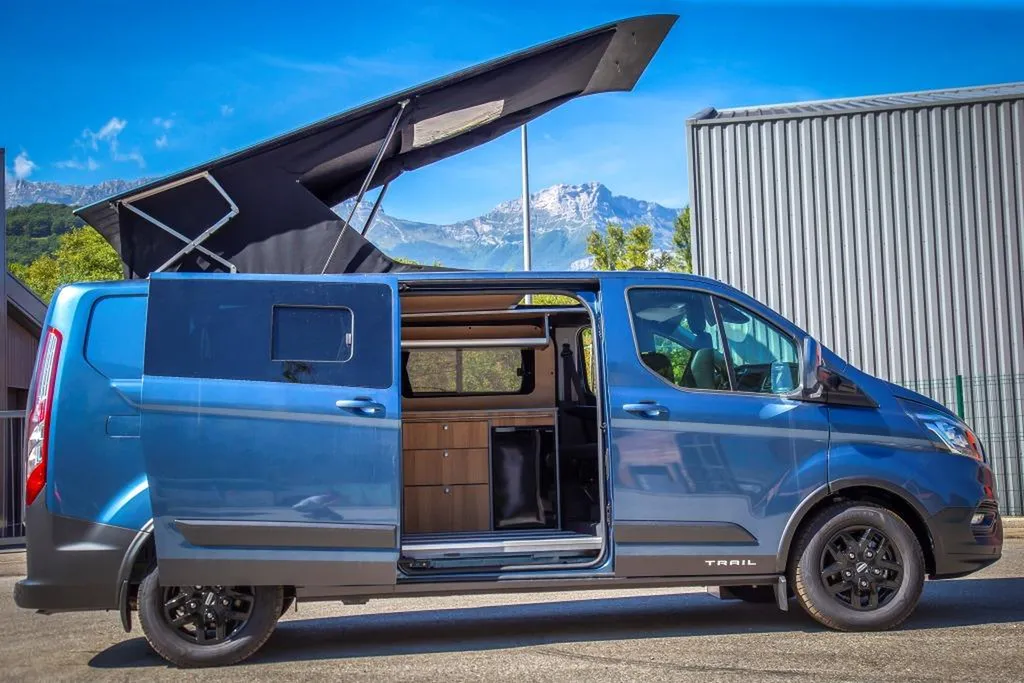 Pose de toit relevable Ford Transit Custom Long à Marseille : installation homologuée par carrossier dans les Bouches-du-Rhône