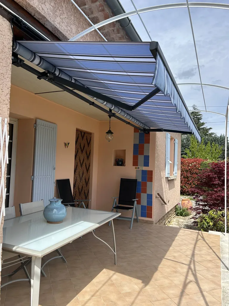 Pose d'un store banne motorisé à Gargas, (84)