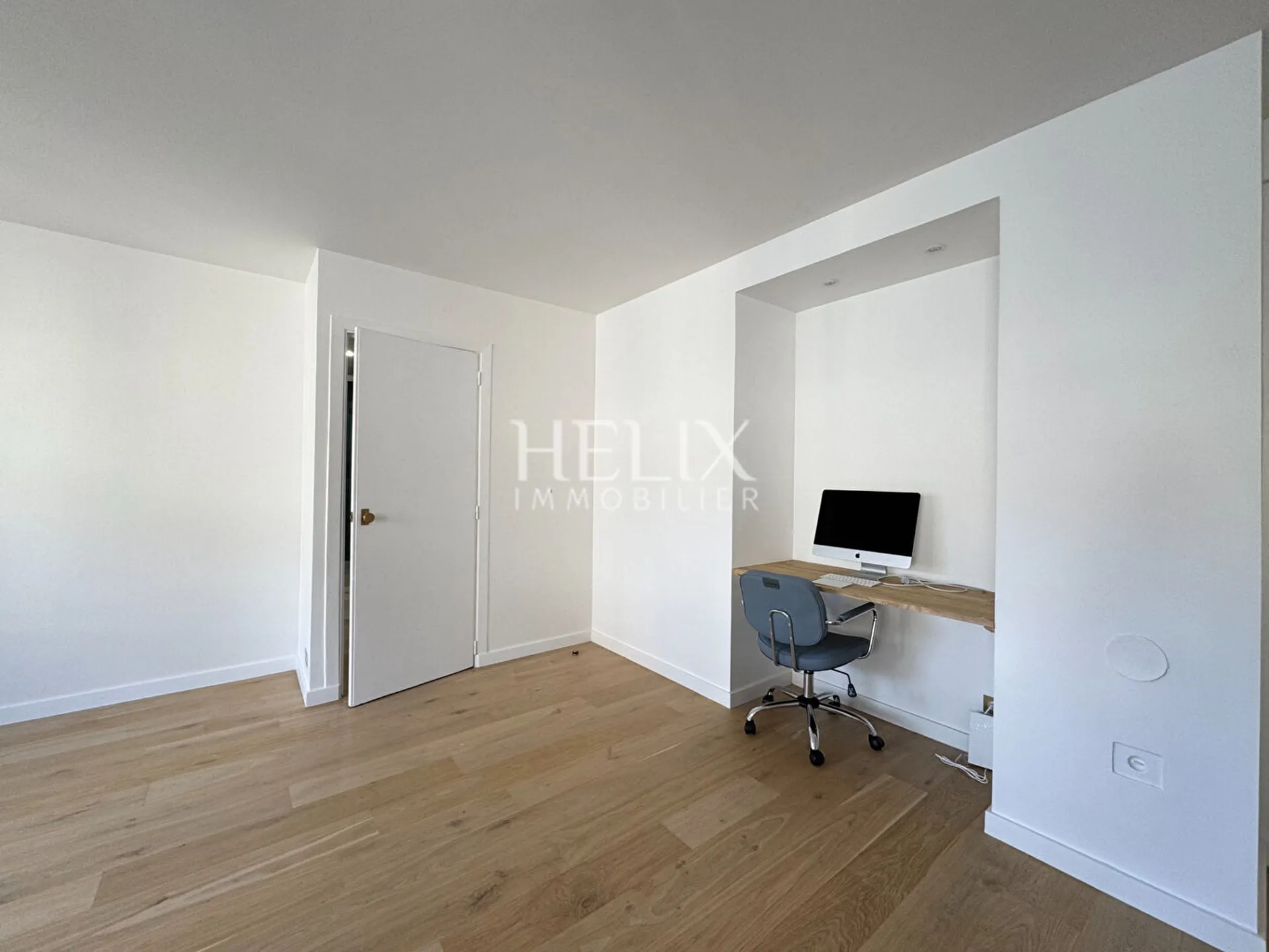 séjour/ coin bureau