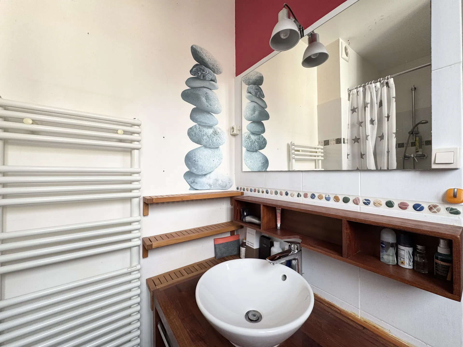 A vendre un bel appartement de 52,68 M² beaux volumes, dans un immeuble ancien à Saint Germain en Laye, proche de la Place du Marché, 5 minutes du RER A.