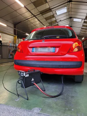 Autosur Martigues, centre de contrôle technique près d'Istres, contrôle la pollution d'un véhicule diesel