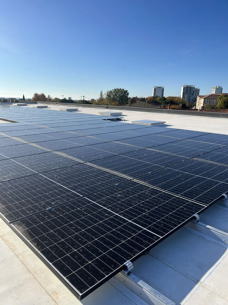 Réduire notre impact environnemental passe aussi par des actions concrètes sur nos propres infrastructures.