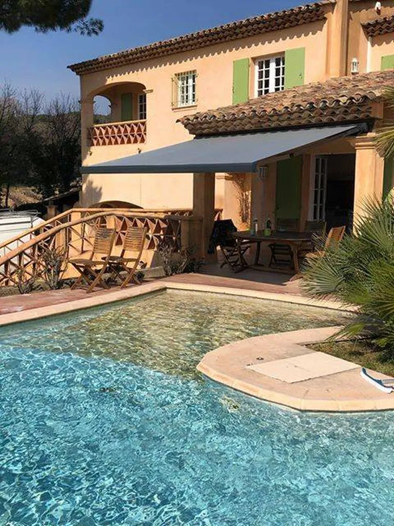 Store banne à Grimaud 