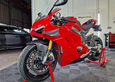 Detailing moto professionnel avec rénovation esthétique, protections adaptées et finitions haut de gamme pour deux-roues près de Caen