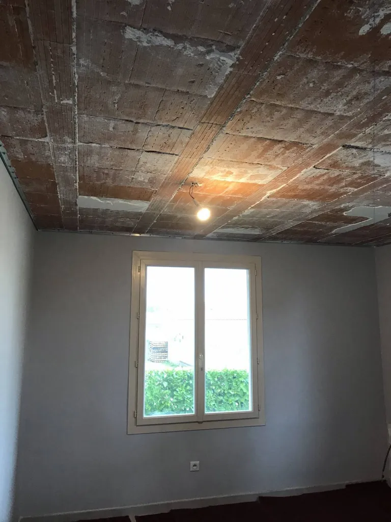 Pose des lisses de fixation ALU sur la périphérie Muret