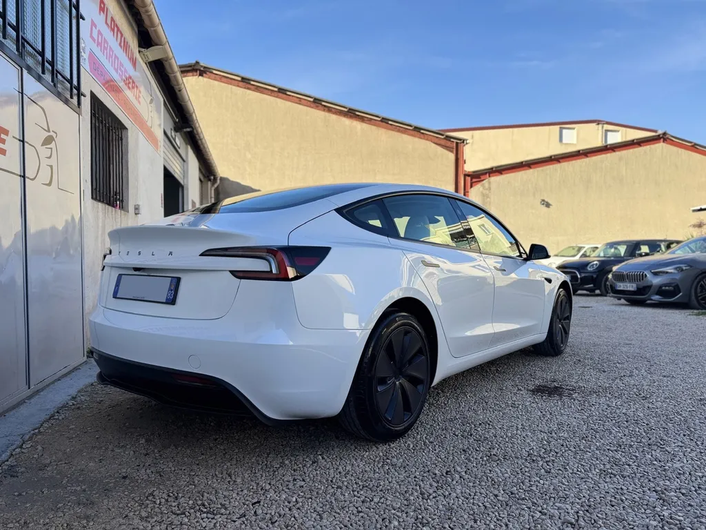 Traitement Céramique sur cette magnifique Tesla model 3 2025 à Carnoux proche de Marseille et d'Aubagne
