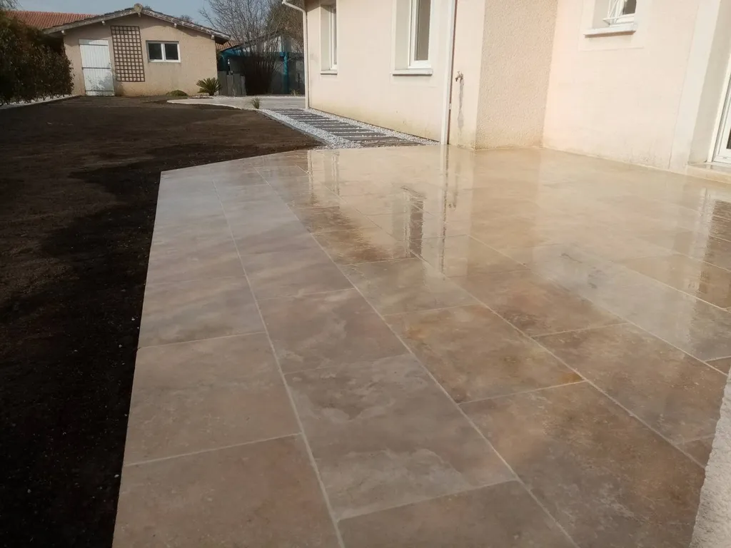 Acheter du travertin c'est possible à Ambarès-et-Lagrave près de Bordeaux.