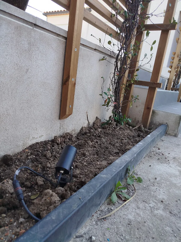 Installation électrique cuisine d’été et aménagement extérieur éclairage prises étanches IP65 à Saint Laurent d’Aigouze Gard