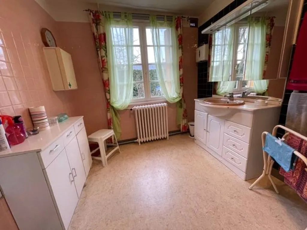 A acheter belle longère à rafraîchir de 170m² sur 1500m² de terrain divisible sur la commune de LA LONDE 76500