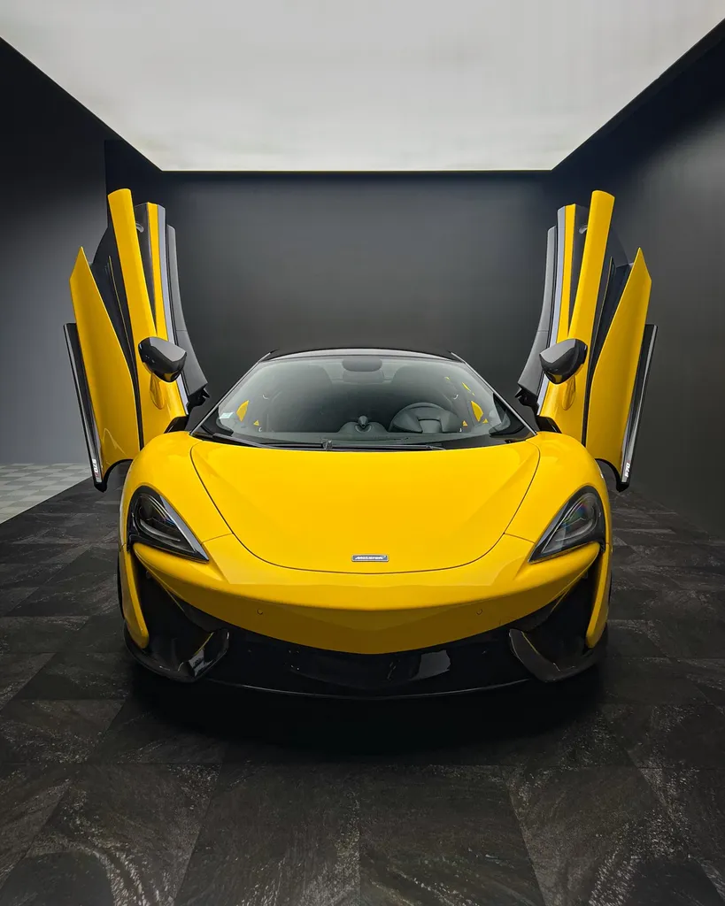 Sublimez votre McLaren 570s avec la sellerie automobile haut de gamme de DSP Service à Le Mans