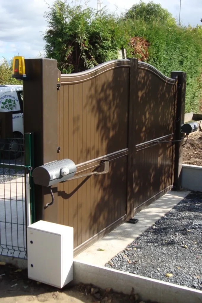 Pose de motorisation pour portail à 2 vantaux 