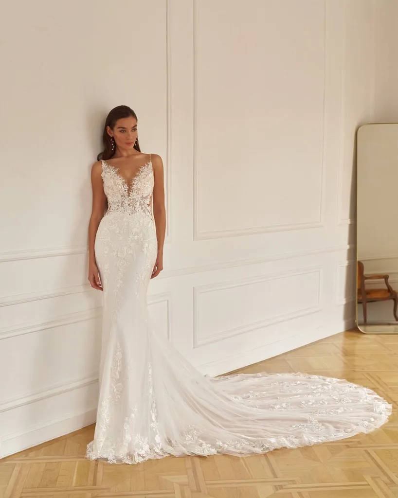 Robe de mariée sirène avec fines bretelles à Marseille centre ville 