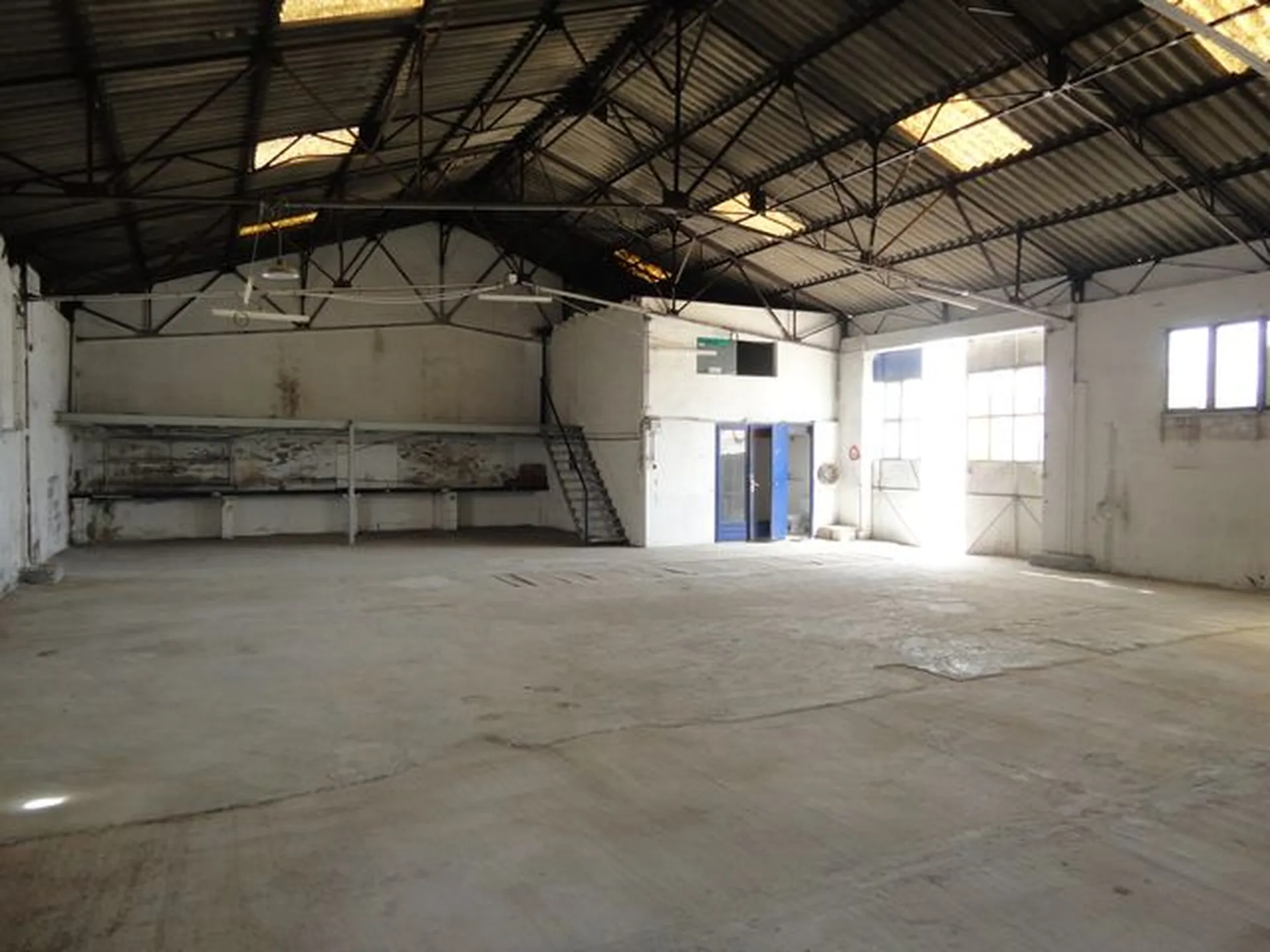 A VENDRE CARNOUX LOCAL COMMERCIALE