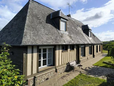 A VENDRE - A 5 MINUTES DU CENTRE VILLE DE PONT-AUDEMER (27500), AUTHENTIQUE MAISON NORMANDE, 3 CHAMBRES ET GARAGE SUR 1500 M² DE JARDIN ARBORE.