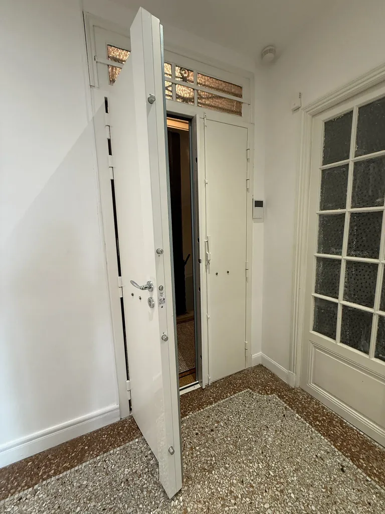 Renforcement de la Sécurité de Porte d'Entrée d'Appartement à Nice