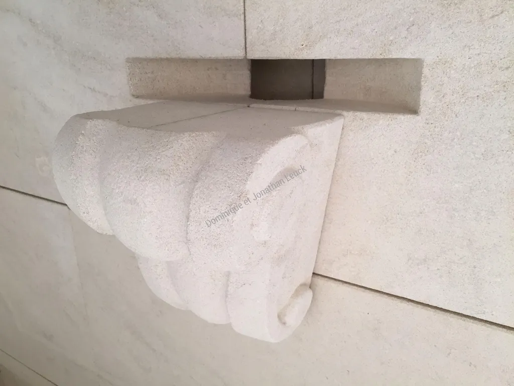 Fontaine murale sur-mesure en pierre d'Estaillades