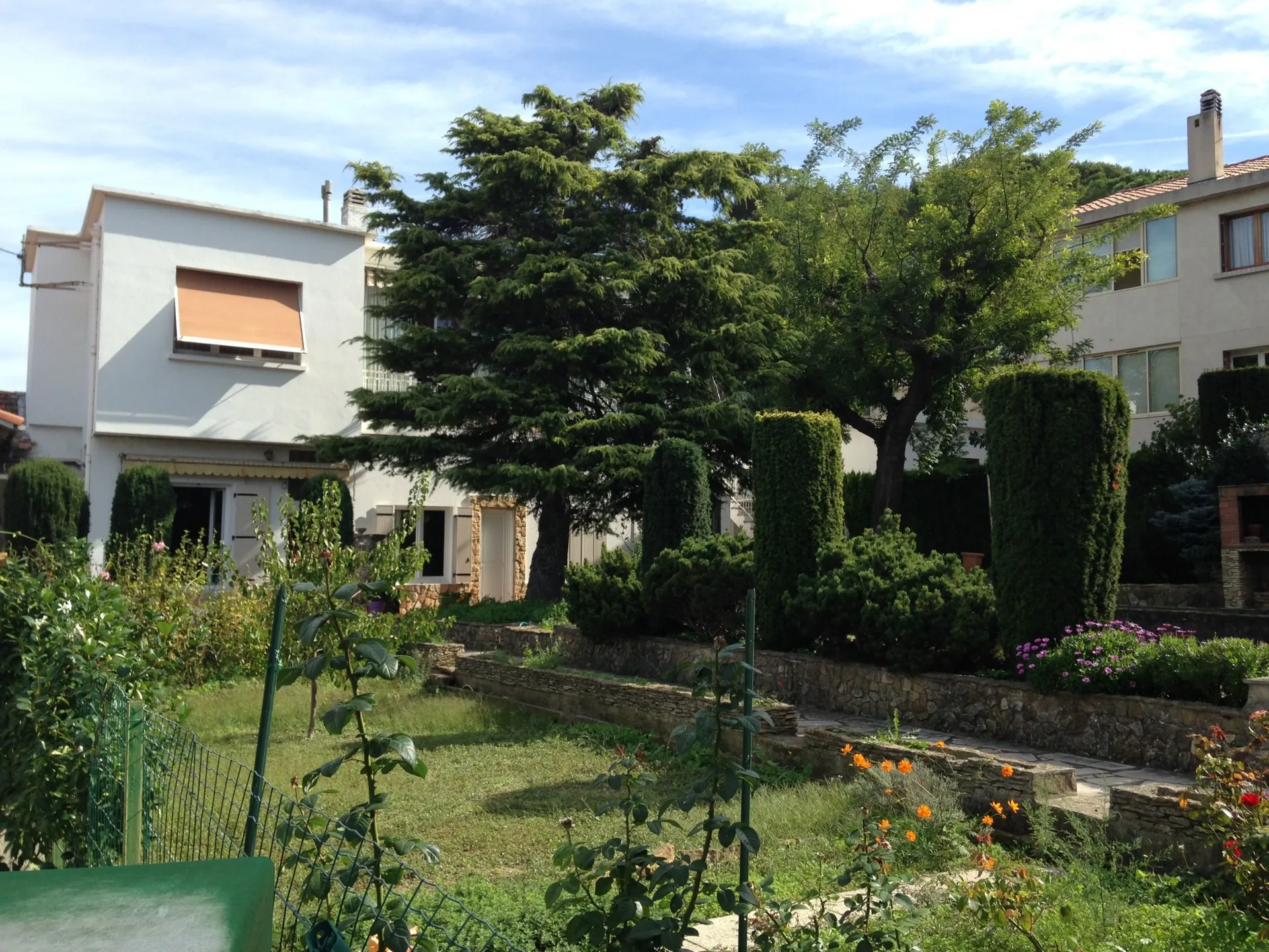 Maison composée de 2 logements 5 Cassis au calme à proximité immédiate du centre