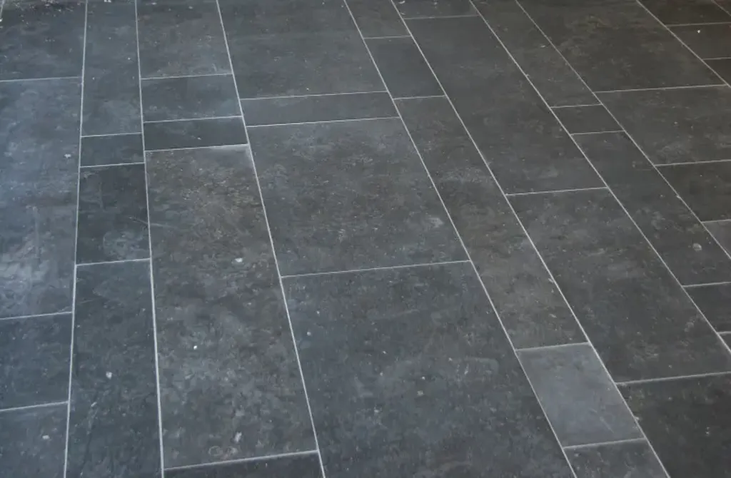 Bleue du Hainaut : pierre naturelle calcaire bleue belge pour sols et revêtements