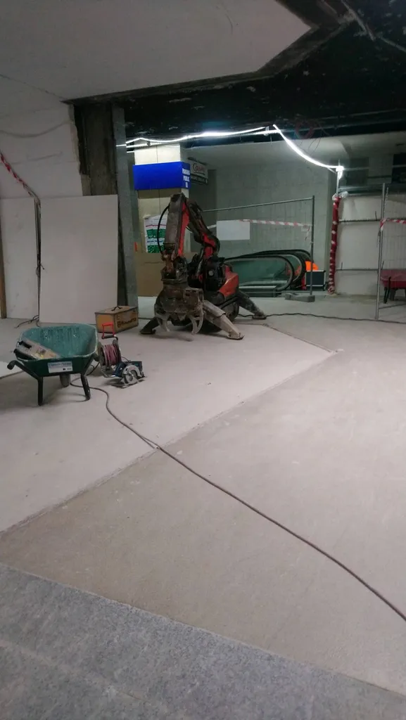 Des robots électriques dans une galerie marchande près de Lyon 