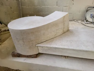 Tailleur de pierre pour escalier en pierre naturelle sur mesure dans le sud de la France