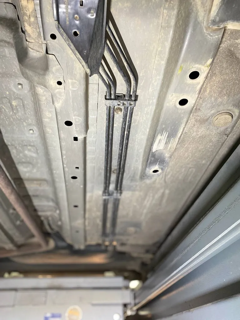 Autosur Martigues, centre de contrôle technique situé dans les Bouches-du-Rhône contrôle aussi l'état des conduites de carburant de votre véhicule