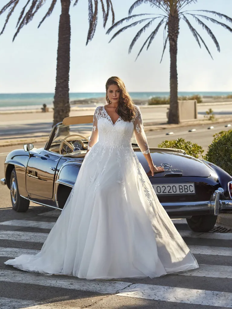 Robe de mariée grande taille avec manches longues à Plan de Campagne