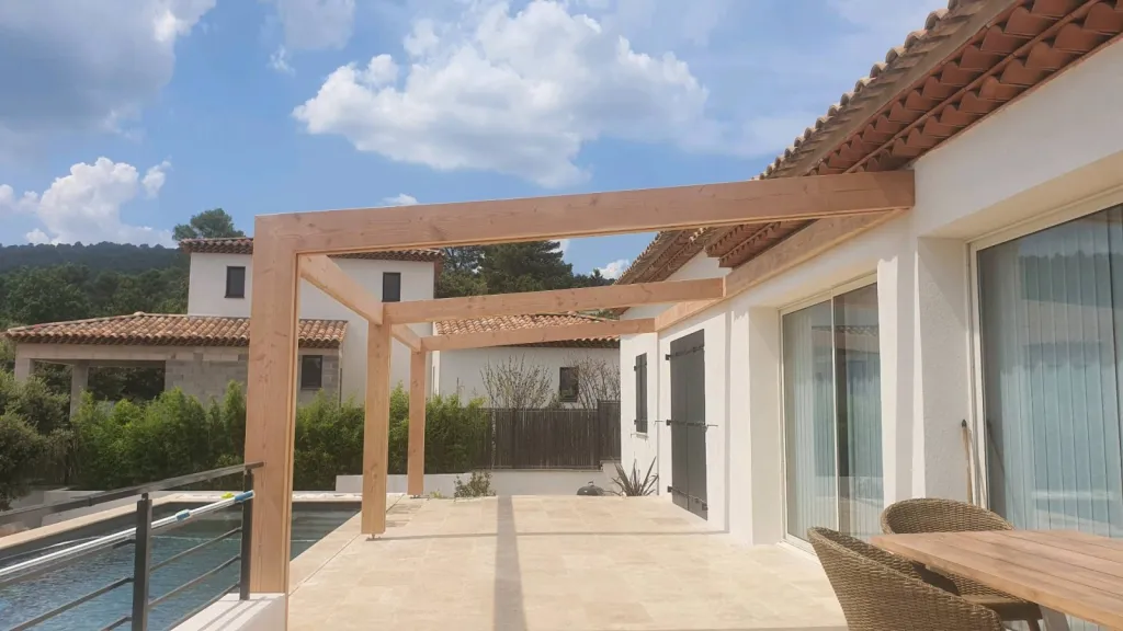 Pergola bois sur mesure style moderne 8.50 x 4m à Garéoult près de Toulon Var 83