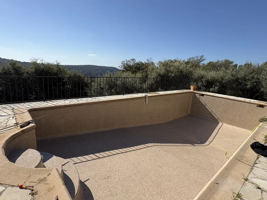 Piscine après le nettoyage par Arpissimo le 8 avril