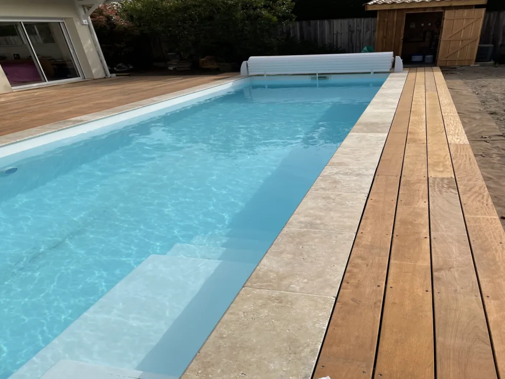 Constructeur de piscine à coque avec volet - Sanguinet - Aloha piscines