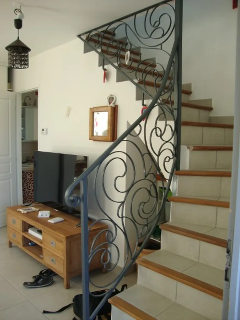 RAMPE EN ACIER DE STYLE POUR ESCALIER INTERIEUR à MARSEILLE