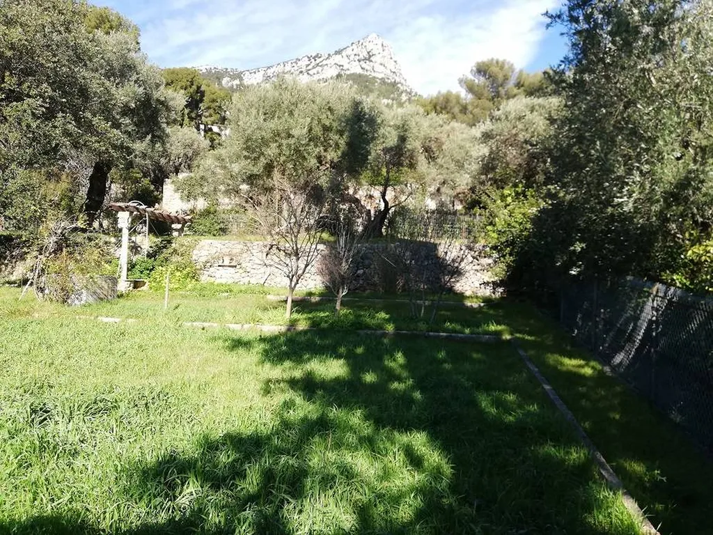 VENDU! Terrain de 640 m² à LA VALETTE (VD006)