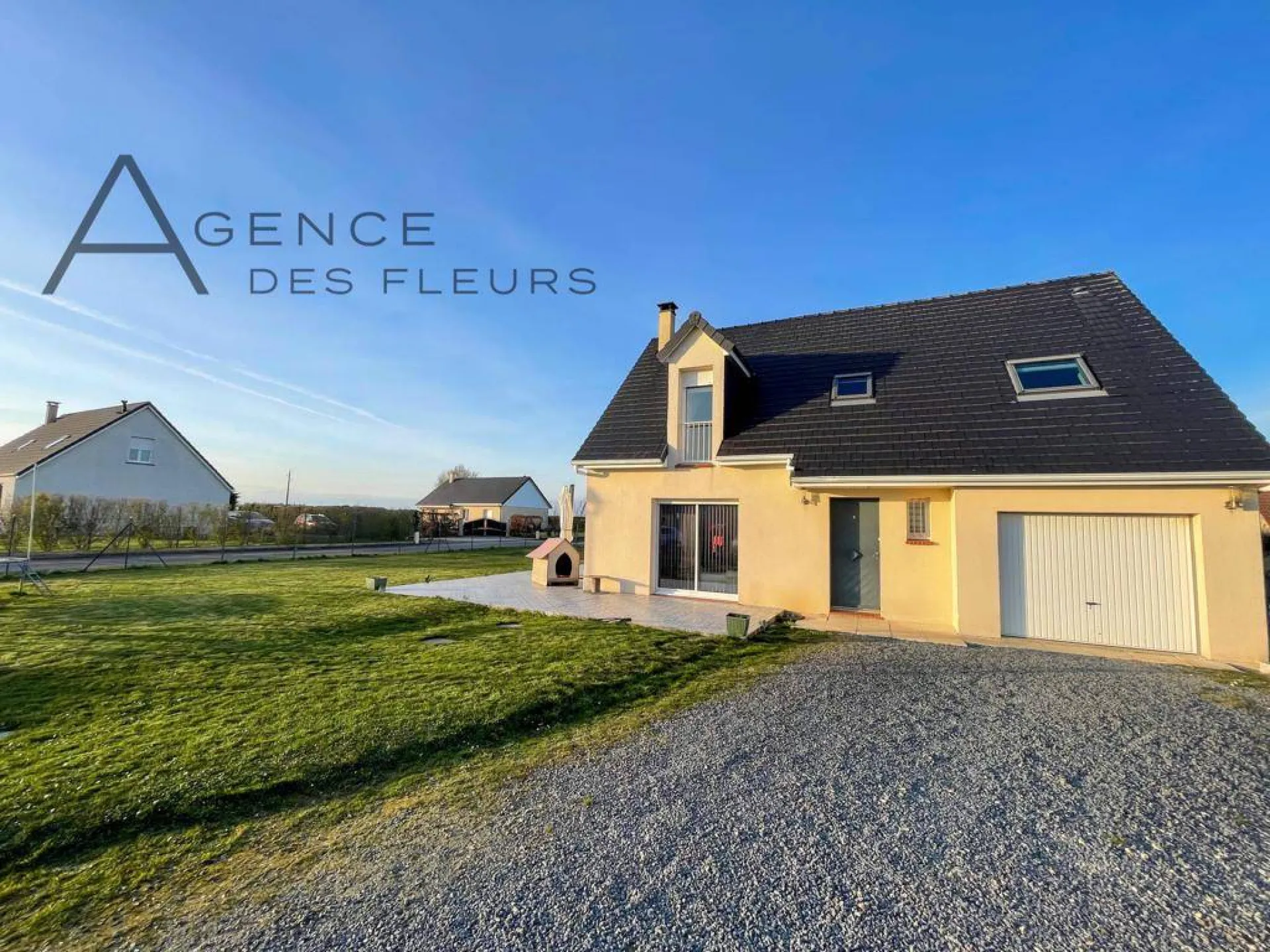 MAISON AVEC GARAGE