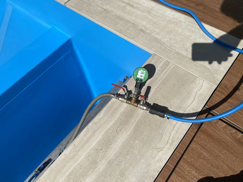 Photo d'une détection de fuite sur piscine enterrée à Tours dans le 37 par un spécialiste SABACA CENTRE VAL DE LOIRE