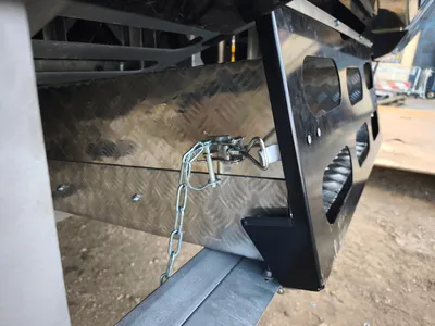 Fabrication et pose sur mesure de supports et rangements pour plaques de répartition destinées aux camions-grues, grues auxiliaires, nacelles et véhicules de levage sur Martigues Aix en Provence Marseille 13