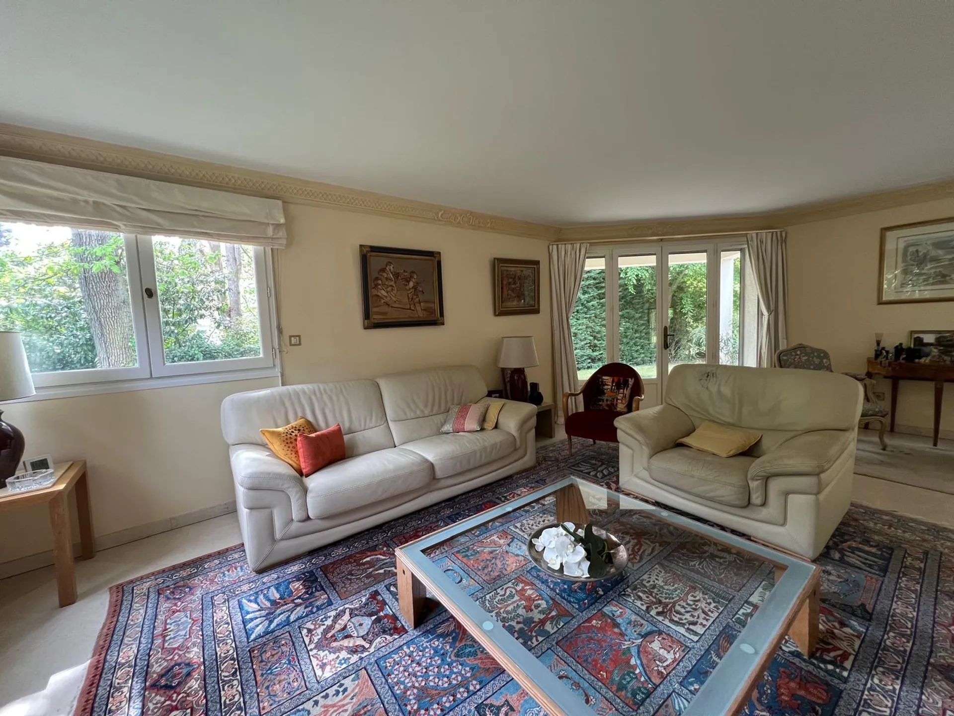 Maison à vendre a Le Vésinet d'une surface habitable de 315m² à 10 minutes à pied du RER avec possibilité dépendance sur un terrain arboré de plus de 1000 m² ideale amoureux de la nature