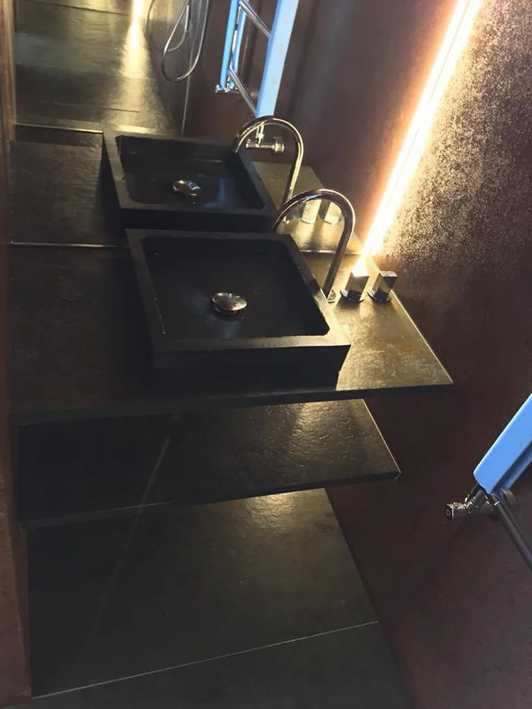 plan et vasque de salle de bain en ardoise