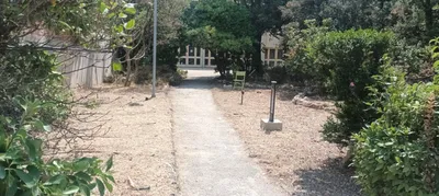 Mise en securite d un jardin dans.un centre pourenfants.