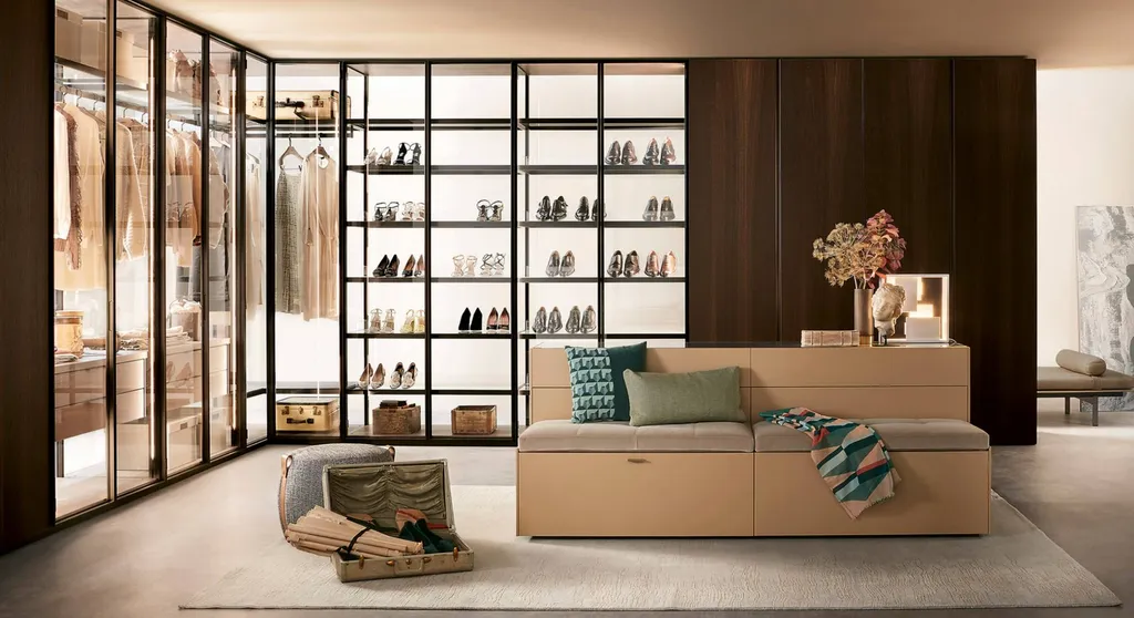 Conception walk-in closet à Arcachon près de La Teste-de-Buch : ilot central avec tiroirs porte-bijoux gainés velours et plateau verre