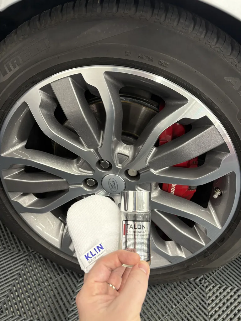 Traitement céramique pour jantes et étriers 